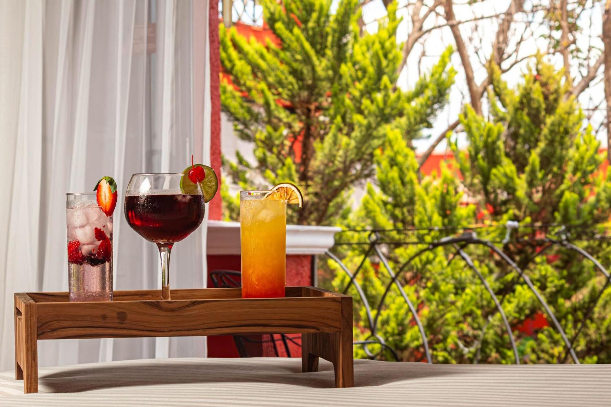 Fiesta Americana Hacienda Ixtapan De La Sal Zewnętrze zdjęcie Cocktails at the hotel