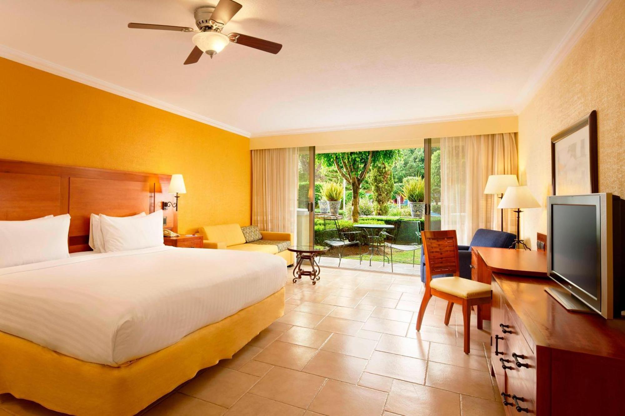 Fiesta Americana Hacienda Ixtapan De La Sal Zewnętrze zdjęcie A typical room at the Hilton Los Cabos