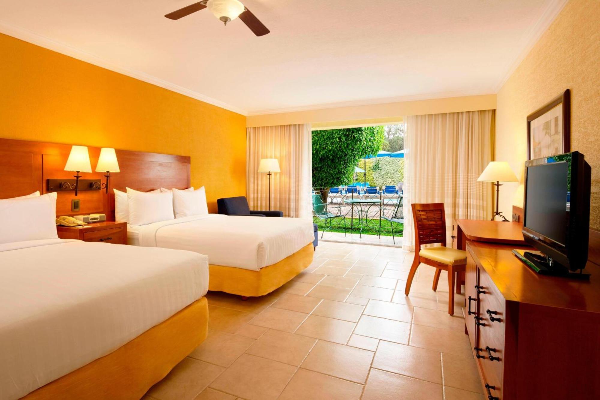 Fiesta Americana Hacienda Ixtapan De La Sal Zewnętrze zdjęcie A typical room at the Hilton Los Cabos