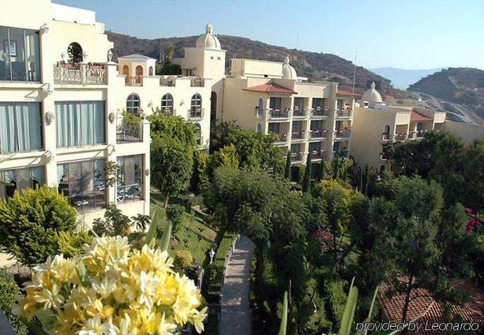 Fiesta Americana Hacienda Ixtapan De La Sal Zewnętrze zdjęcie Residential buildings in Glyfáda