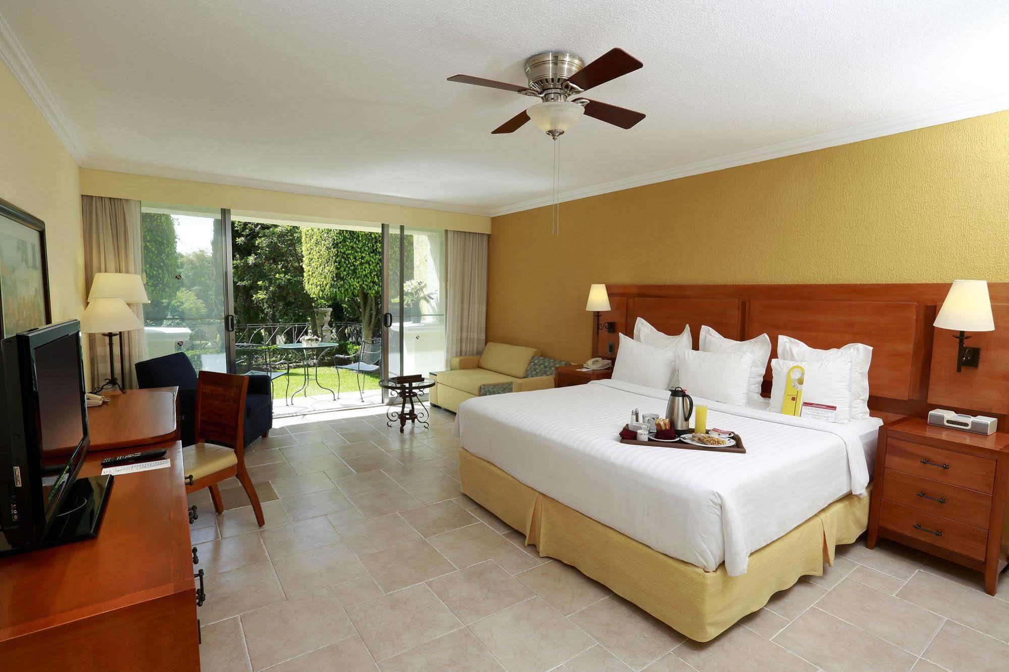 Fiesta Americana Hacienda Ixtapan De La Sal Zewnętrze zdjęcie A room at the Hilton San Salvador